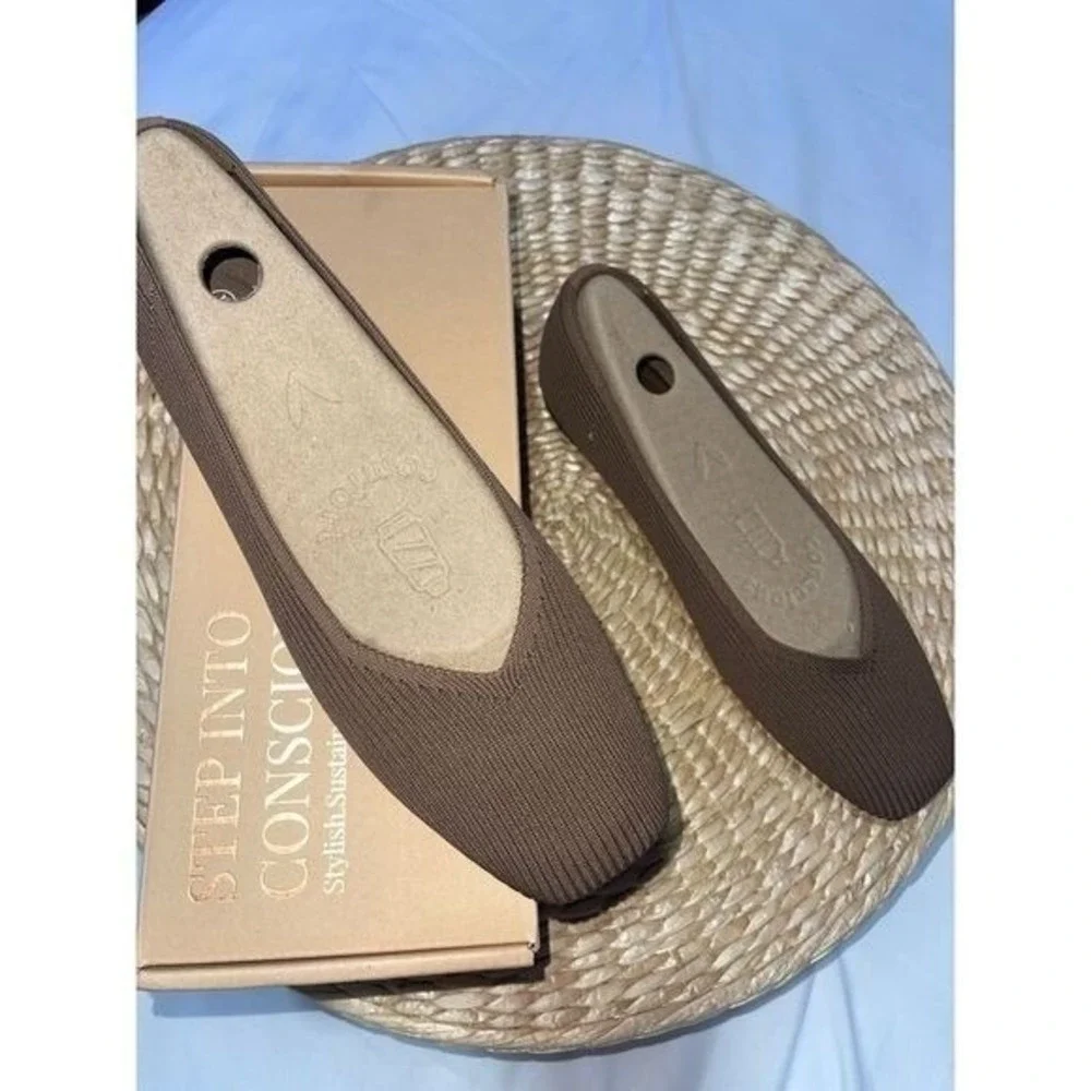 VIVAIA Square-Toe V-Cut Flats (Margot 2.0)‎ Brown size EU/41 US/9.5